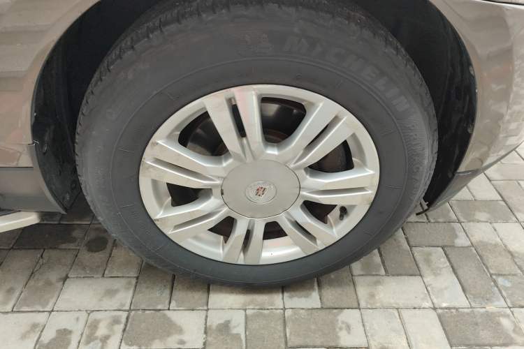Used Cadillac SRX 2014 3.0L Elite Model Right Front Wheel Hub