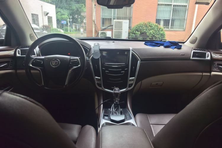 Used Cadillac SRX 2014 3.0L Leading Model Center Console