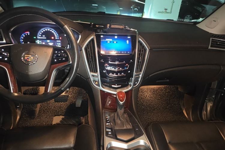 Used Cadillac SRX 2014 3.0L Luxury Model Center Console