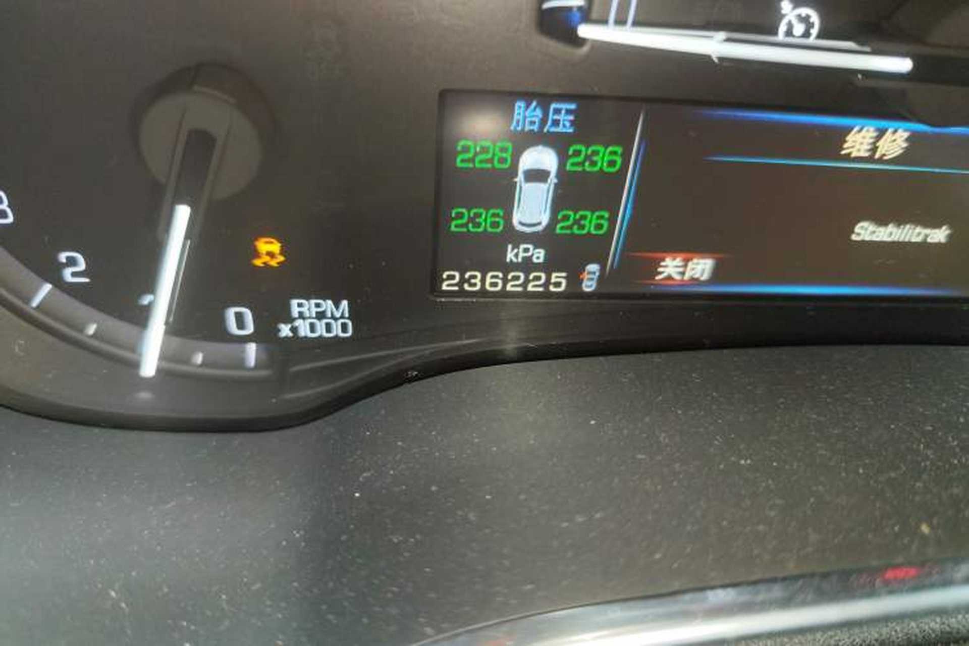Used Cadillac SRX 2014 3.0L Comfort Model Odometer Close Up