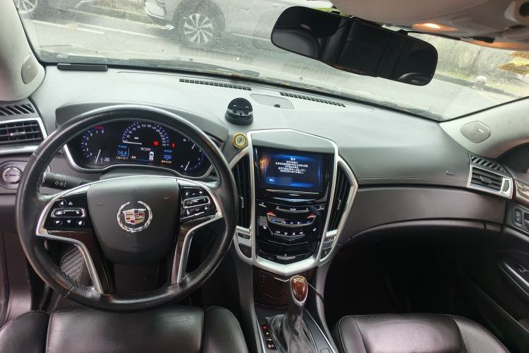 Used Cadillac SRX 2014 3.0L Elite Model Center Console