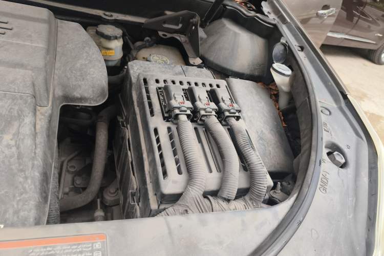 Used Cadillac SRX 2014 3.0L Comfort Model Engine Bay Left