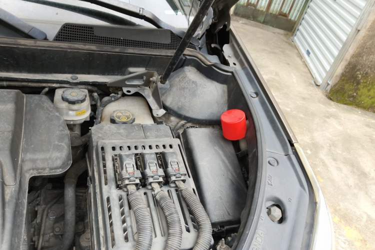 Used Cadillac SRX 2014 3.0L Comfort Model Engine Bay Left