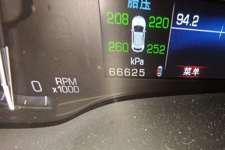 Used Cadillac SRX 2014 3.0L Comfort Model Odometer Close Up