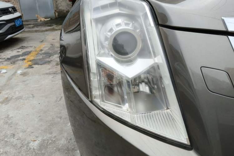 Used Cadillac SRX 2014 3.0L Comfort Model Right Front Headlight