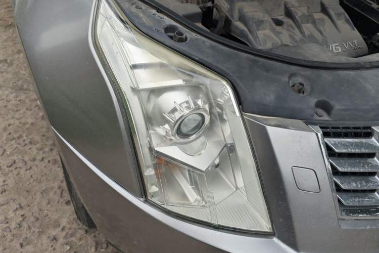 Used Cadillac SRX 2014 3.0L Comfort Model Right Front Headlight
