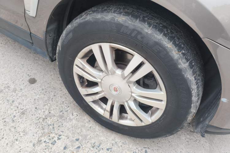Used Cadillac SRX 2014 3.0L Comfort Model Right Front Wheel Hub