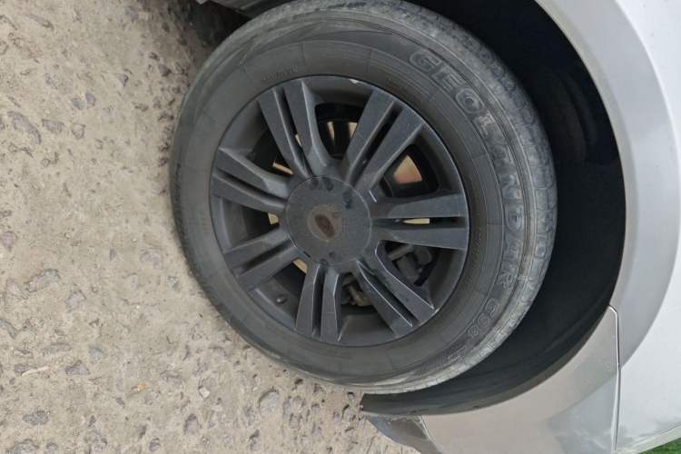 Used Cadillac SRX 2014 3.0L Comfort Model Right Front Wheel Hub