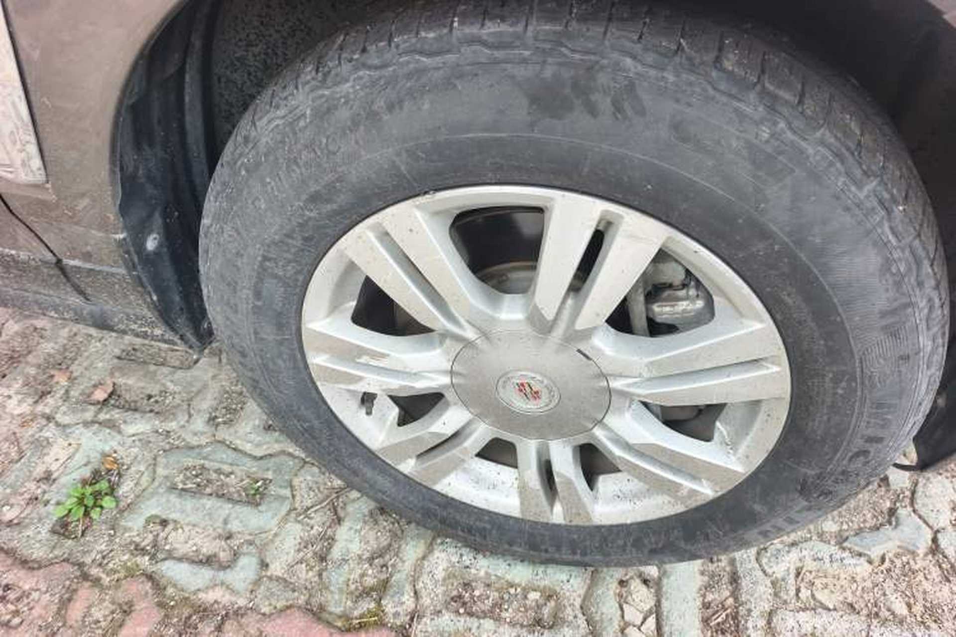 Used Cadillac SRX 2014 3.0L Elite Model Right Front Wheel Hub