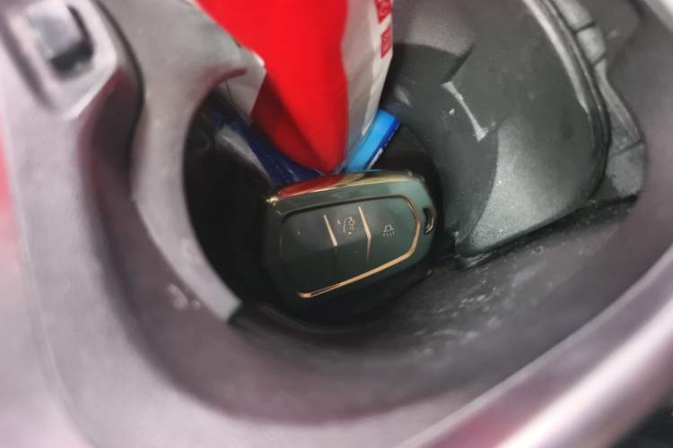 Used Cadillac SRX 2014 3.0L Elite Model Vehicle Key