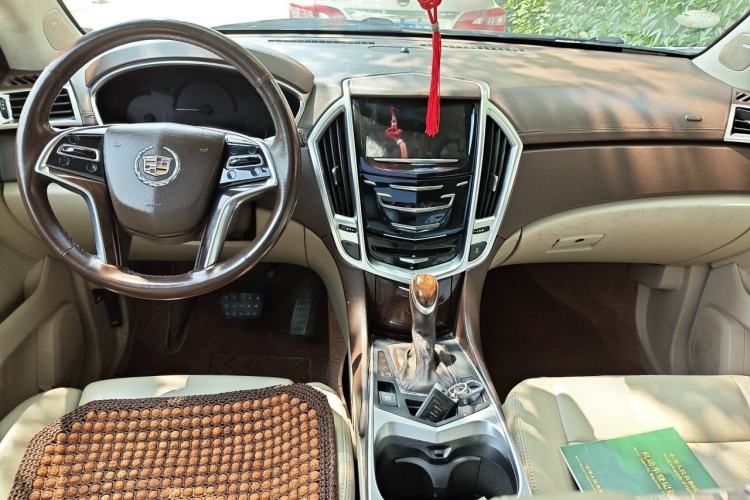 Used Cadillac SRX 2014 3.0L Elite Model Center Console