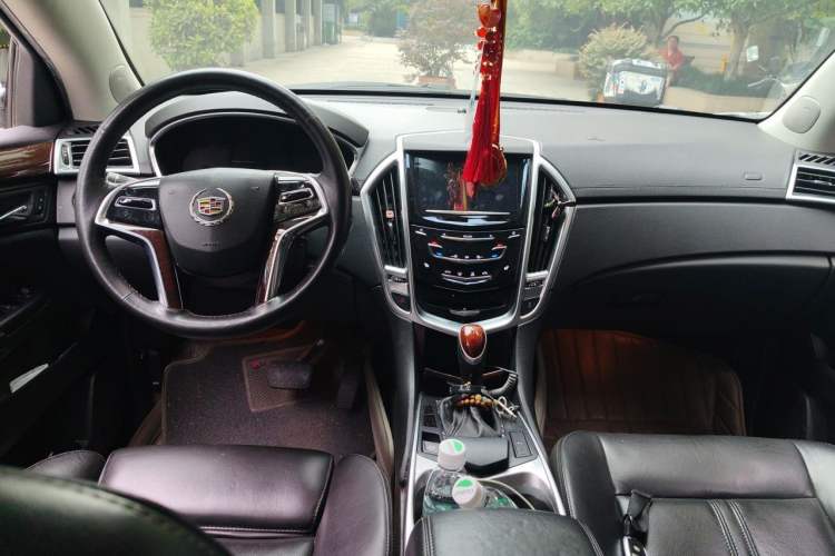 Used Cadillac SRX 2014 3.0L Elite Model Center Console