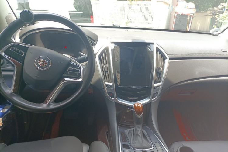 Used Cadillac SRX 2014 3.0L Elite Model Center Console