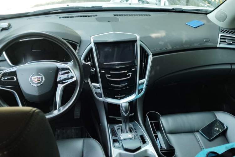 Used Cadillac SRX 2014 3.0L Comfort Model Center Console