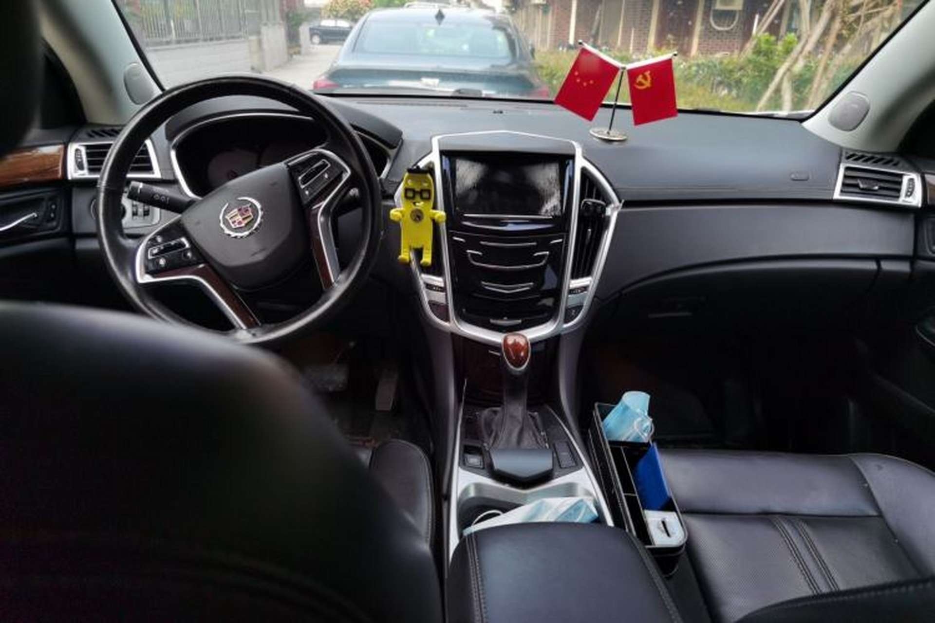 Used Cadillac SRX 2014 3.0L Elite Model Center Console