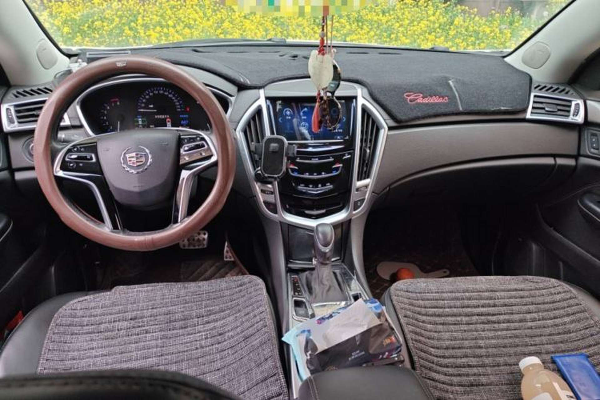 Used Cadillac SRX 2014 3.0L Comfort Model Center Console