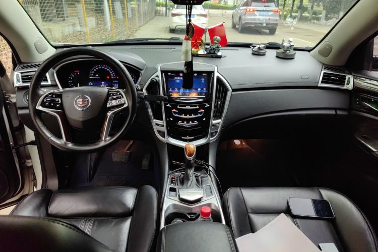 Used Cadillac SRX 2014 3.0L Elite Model Center Console