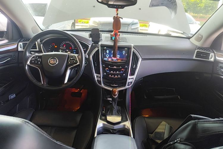 Used Cadillac SRX 2014 3.0L Leading Model Center Console