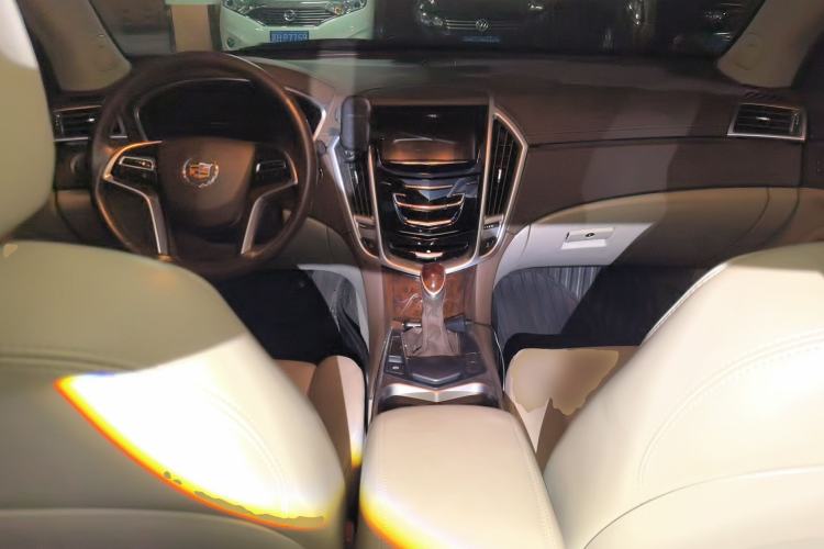 Used Cadillac SRX 2014 3.0L Elite Model Center Console