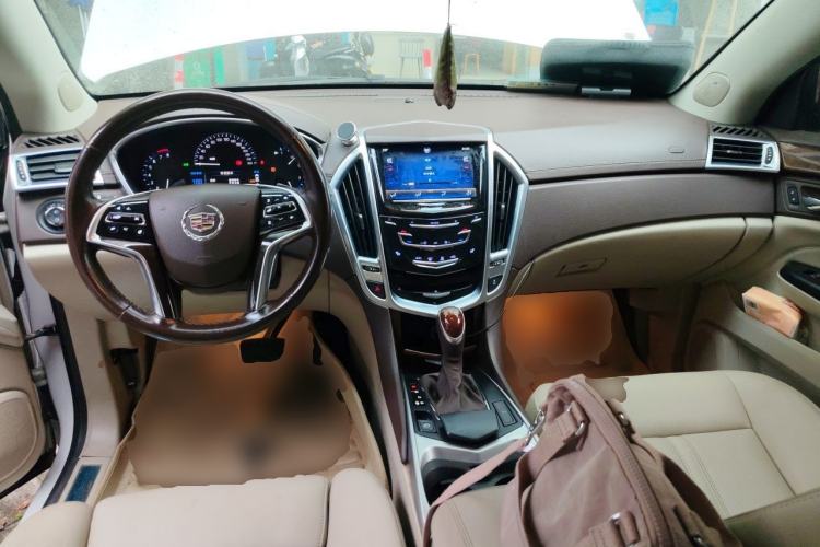 Used Cadillac SRX 2014 3.0L Elite Model Center Console
