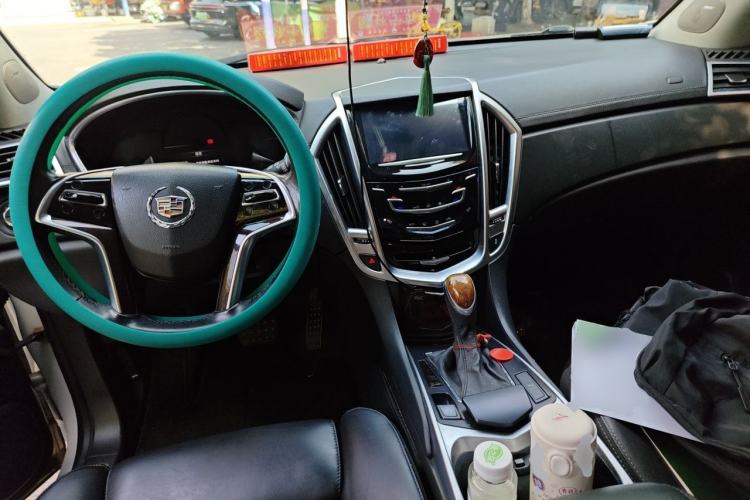 Used Cadillac SRX 2014 3.0L Elite Model Center Console