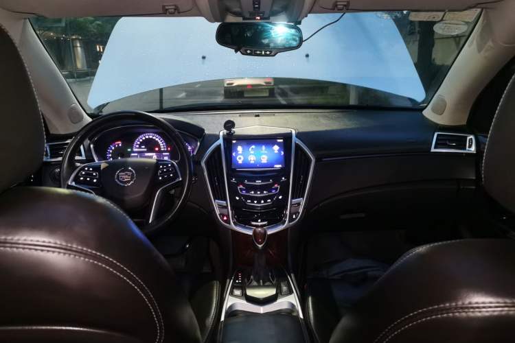 Used Cadillac SRX 2014 3.0L Elite Model Center Console