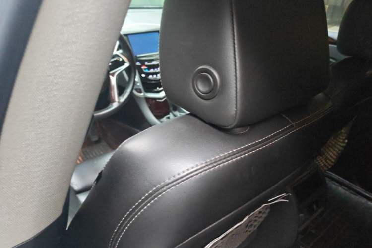 Used Cadillac SRX 2014 3.0L Elite Model Center Console