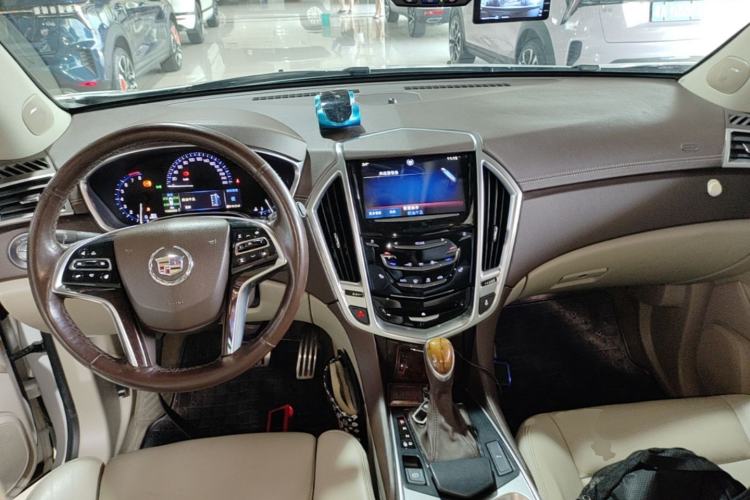 Used Cadillac SRX 2014 3.0L Elite Model Center Console