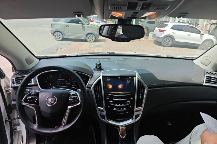 Used Cadillac SRX 2014 3.0L Leading Model Center Console