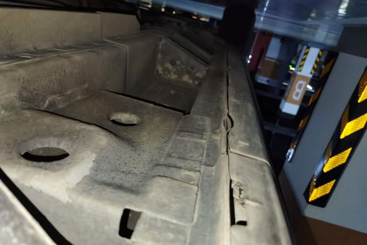 Used Cadillac SRX 2014 3.0L Comfort Model Chassis Rear Left