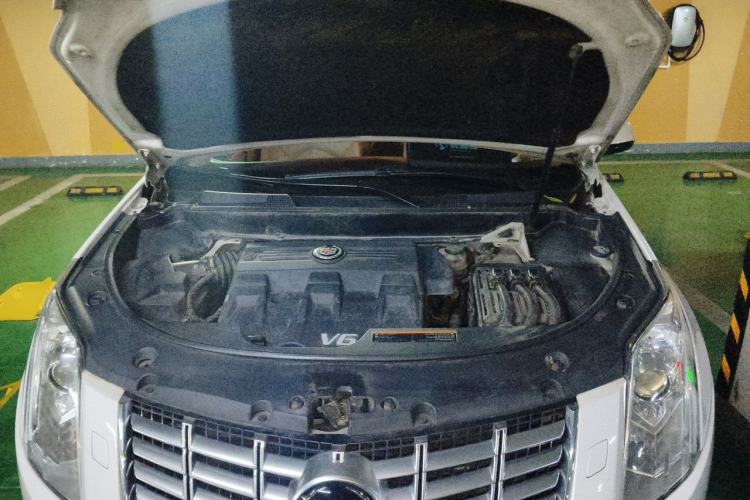 Used Cadillac SRX 2014 3.6L Flagship Model Engine Bay