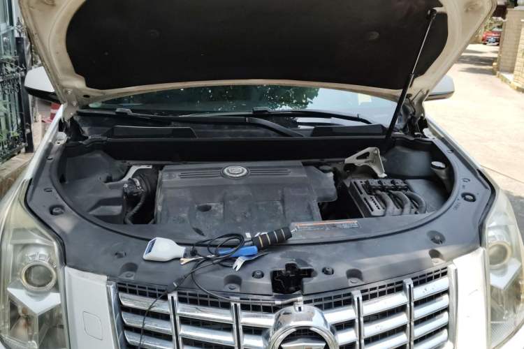 Used Cadillac SRX 2014 3.0L Comfort Model Engine Bay