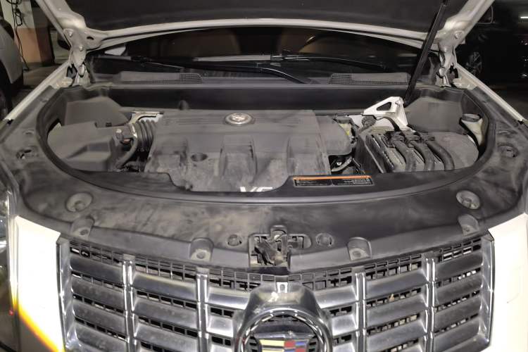 Used Cadillac SRX 2014 3.0L Elite Model Engine Bay