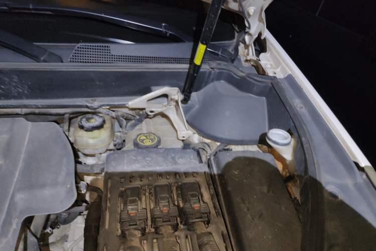 Used Cadillac SRX 2014 3.0L Elite Model Engine Bay Left