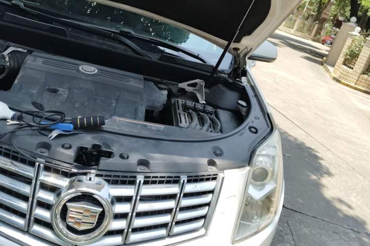 Used Cadillac SRX 2014 3.0L Comfort Model Engine Bay Left