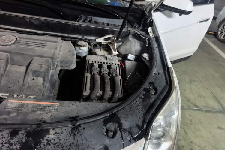 Used Cadillac SRX 2014 3.0L Comfort Model Engine Bay Left