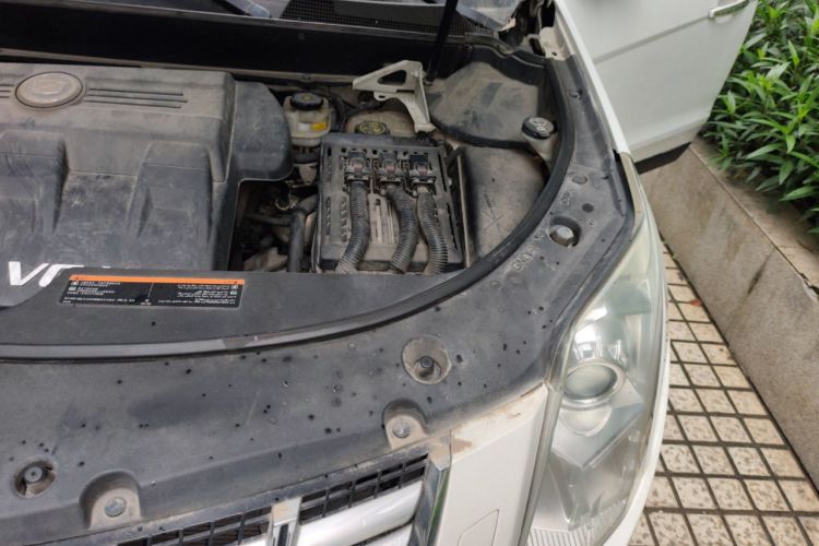 Used Cadillac SRX 2014 3.0L Comfort Model Engine Bay Left