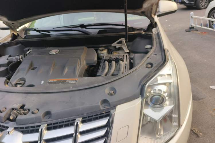 Used Cadillac SRX 2014 3.0L Elite Model Engine Bay Left