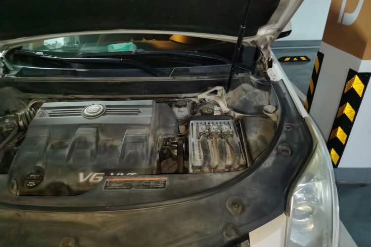 Used Cadillac SRX 2014 3.0L Comfort Model Engine Bay Left