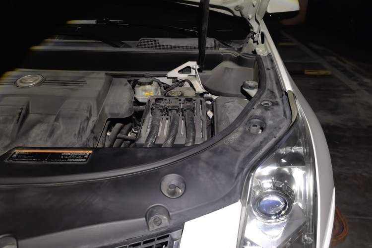 Used Cadillac SRX 2014 3.0L Elite Model Engine Bay Left