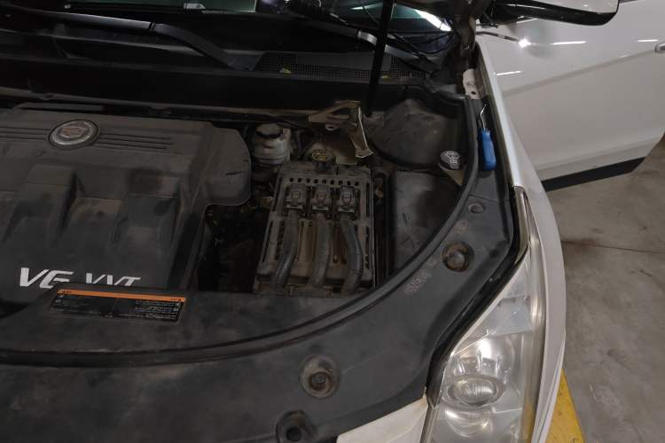 Used Cadillac SRX 2014 3.0L Comfort Model Engine Bay Left