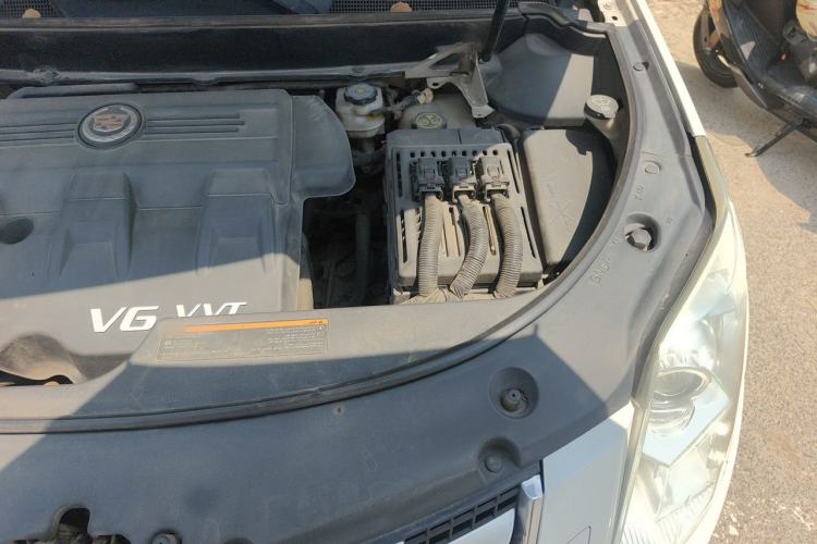 Used Cadillac SRX 2014 3.0L Elite Model Engine Bay Left
