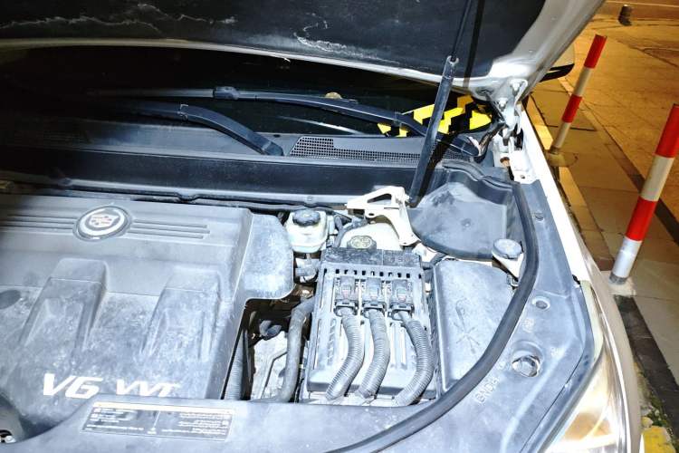 Used Cadillac SRX 2014 3.0L Elite Model Engine Bay Left