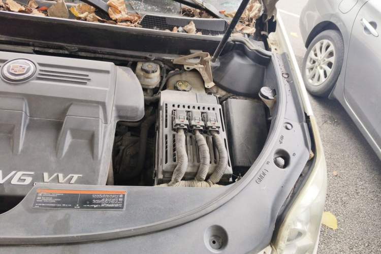 Used Cadillac SRX 2014 3.0L Comfort Model Engine Bay Left