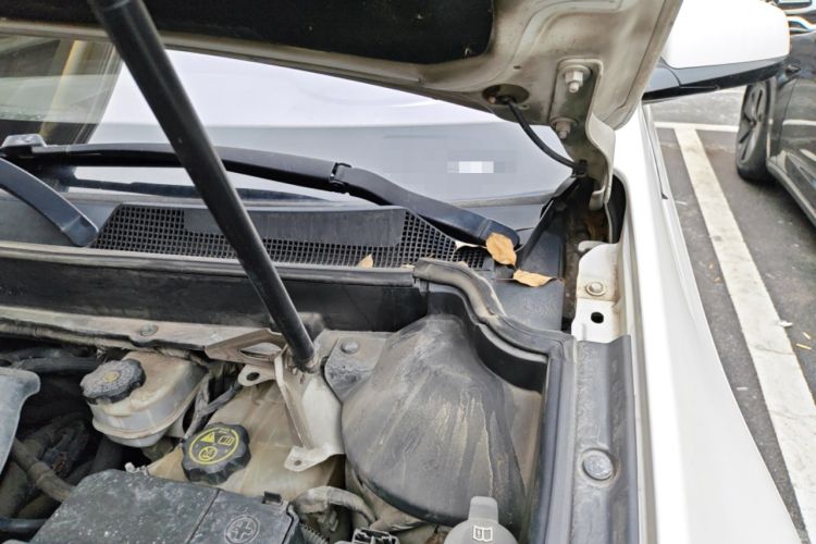 Used Cadillac SRX 2014 3.0L Comfort Model Engine Bay Left
