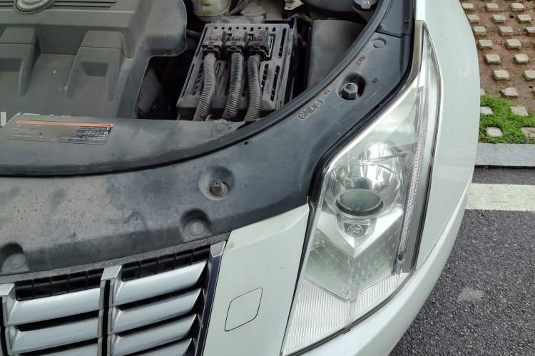 Used Cadillac SRX 2014 3.0L Luxury Model Engine Bay Left