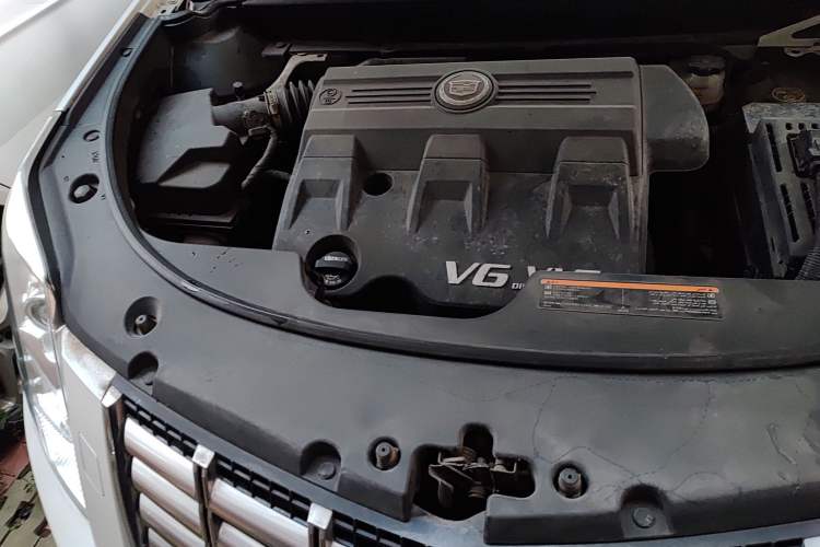 Used Cadillac SRX 2014 3.0L Elite Model Engine Bay Right
