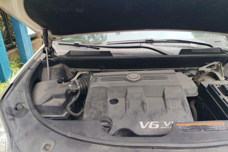 Used Cadillac SRX 2014 3.0L Elite Model Engine Bay Right
