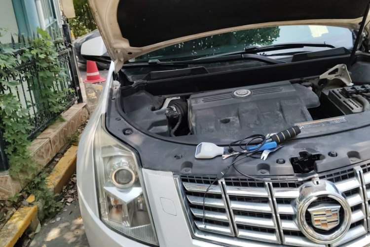 Used Cadillac SRX 2014 3.0L Comfort Model Engine Bay Right