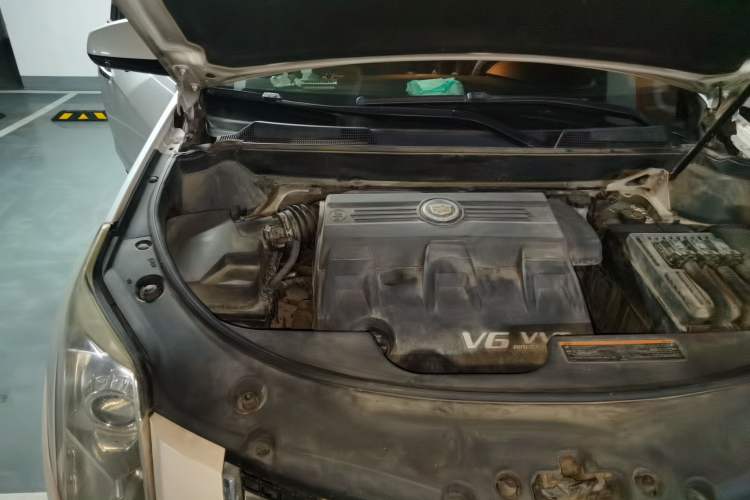 Used Cadillac SRX 2014 3.0L Comfort Model Engine Bay Right